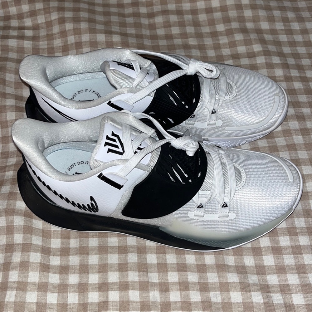 KYRIE LOW 3- BRAND NEW